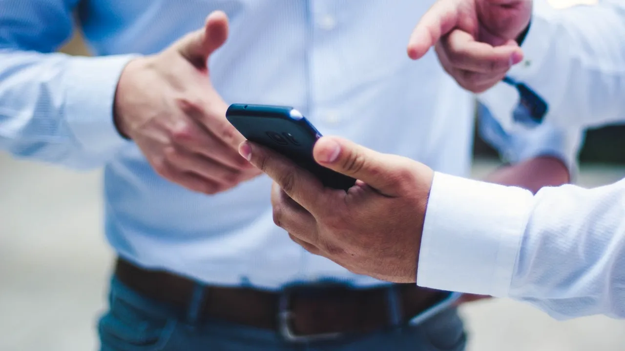 Câteva motive pentru a-ţi încheia o asigurare de telefon mobil - ADVERTORIAL

