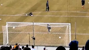 Messi a dat două goluri dintr-un singur şut - VIDEO