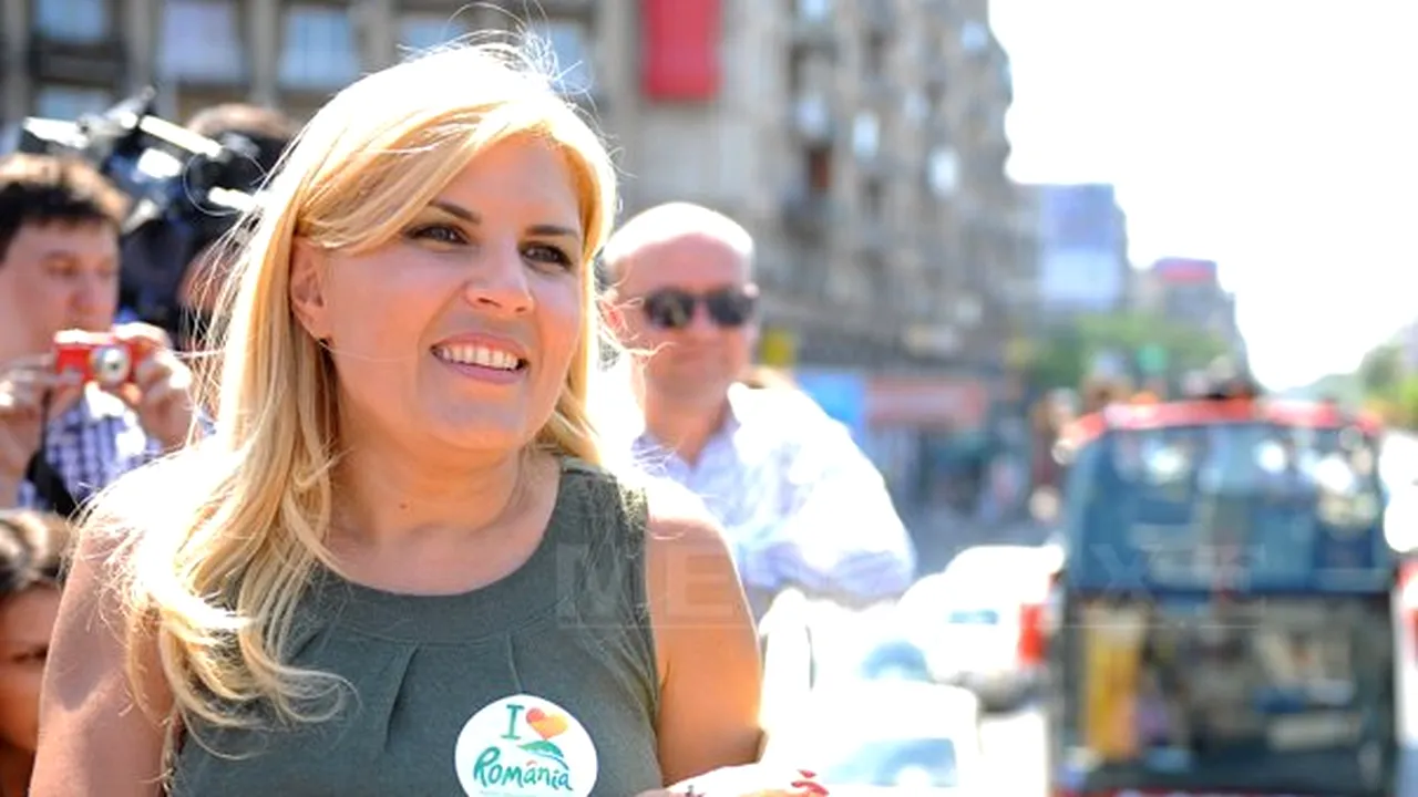 REPORTAJ - Cum vede Elena Udrea capitala din autobuzele supraetajate: E mai frumos Bucureştiul de la înălţime