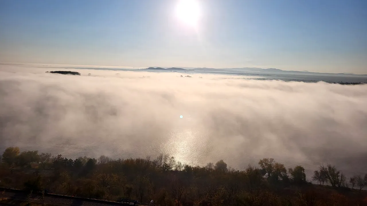 Fierbe Dunărea la Galaţi. Fenomenul are o explicaţie ştiinţifică