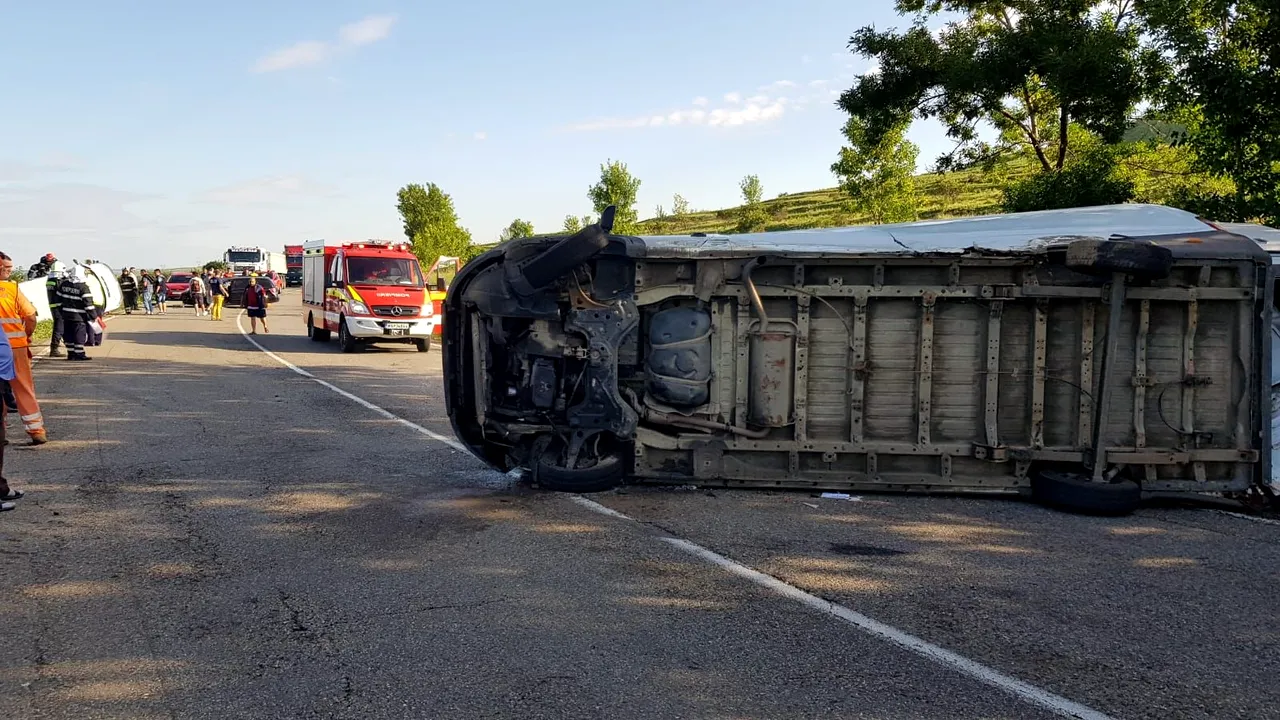 Şapte persoane au fost rănite în urma unui carambol produs în judeţul Suceava | FOTO