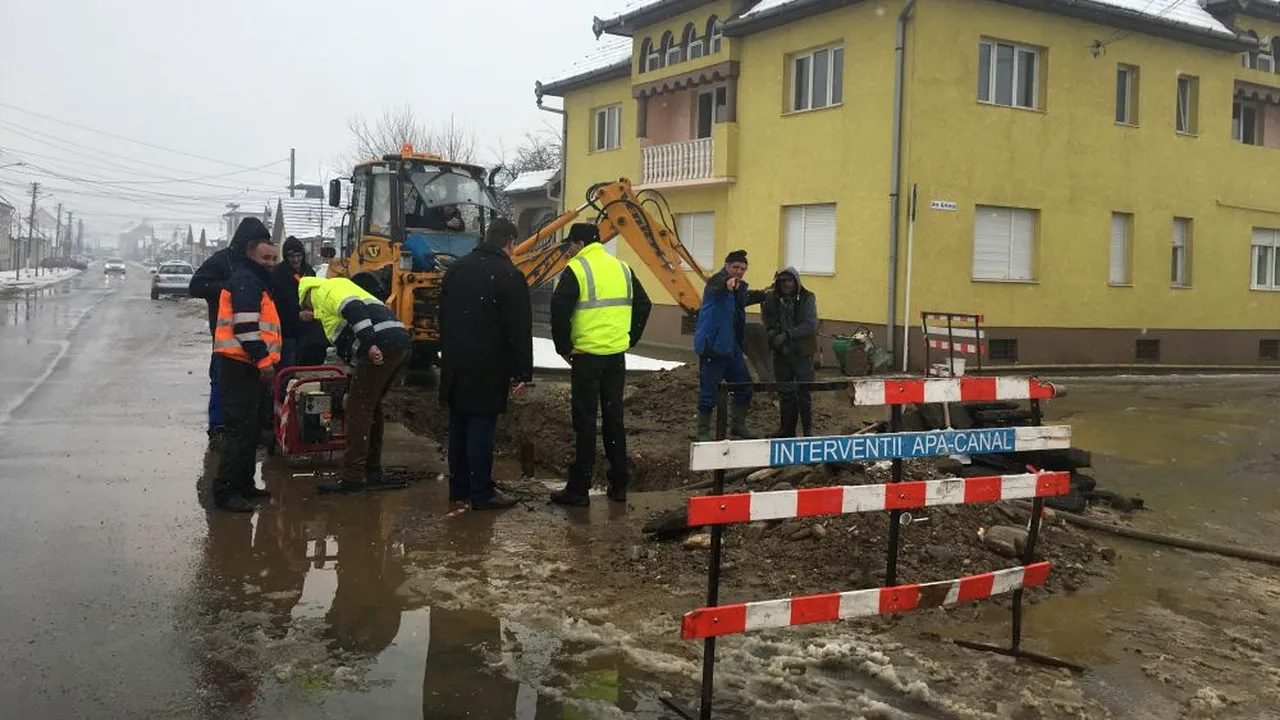 GALERIE FOTO Circa 20.000 de locuitori ai municipiului Sebeş, fără apă din cauza unei defecţiuni 