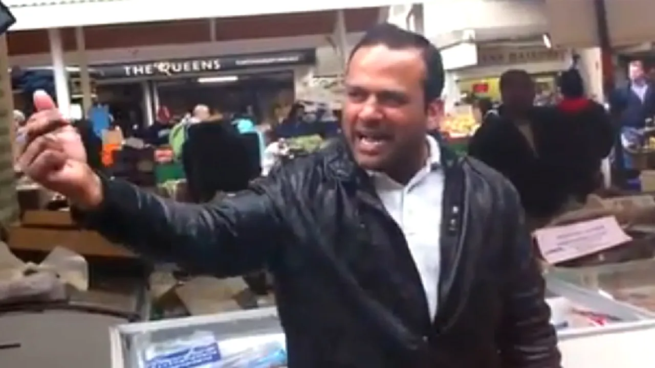 Un comerciant de peşte a devenit star pop datorită cântecului despre marfa pe care o vinde - VIDEO
