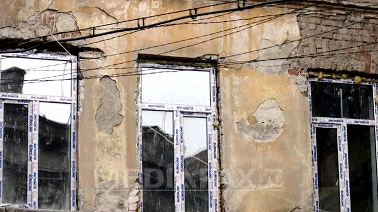 Proprietarii de locuinţe vor putea lua credite garantate de stat pentru refacerea faţadelor