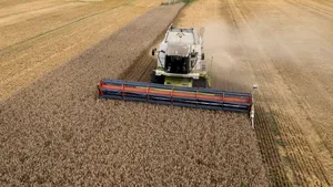 Polonia şi Ungaria, din nou în conflict cu Bruxelles-ul. UE critică deciziile unilaterale de a interzice importurile de cereale şi alimente din Ucraina