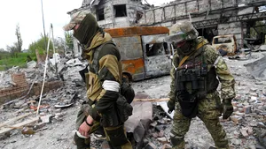 Războiul din Ucraina, a 74-a zi. Jill Biden, vizită neanunţată în Ucraina. Au fost evacuaţi civilii din oţelăria Azovstal. Zelenski: Posibila declaraţie de război pe 9 mai nu schimbă nimic. Victime multiple în urma bombardamentului rusesc asupra unei şcoli din Bilohorivka