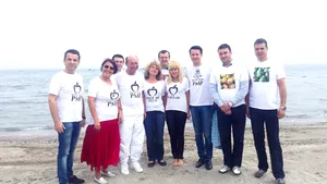 Traian Băsescu, în fotografii alături de lideri PMP, purtând un tricou cu inscripţia 