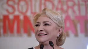 Viorica Dăncilă a ajuns la Parlament: Sunt pozitivă şi optimistă. Cei din PSD care vor vota moţiunea vor fi excluşi - VIDEO