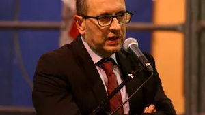 Primarul unui oraş din Italia, criticat pentru că a găzduit de Crăciun o familie de romi din România