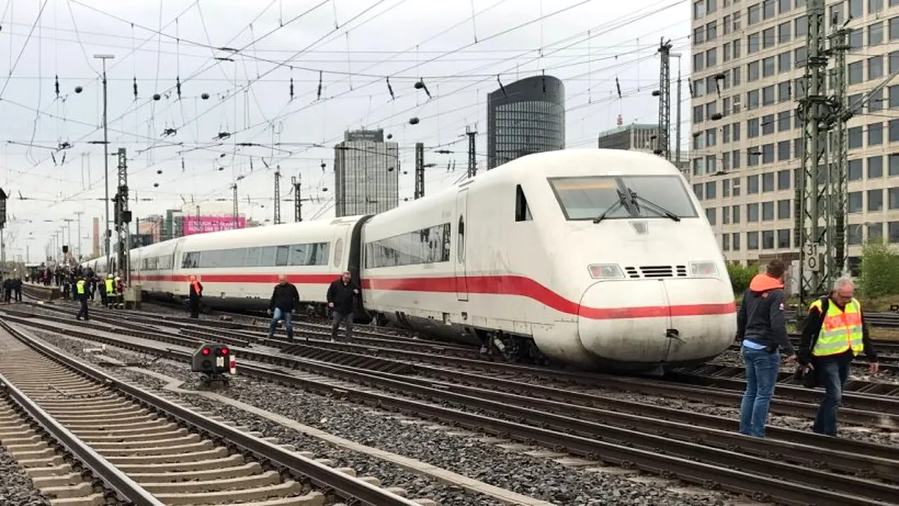 FOTO Un tren a deraiat în vestul Germaniei. Gara centrală din Dortmund a fost închisă/ Cel puţin doi pasageri, răniţi