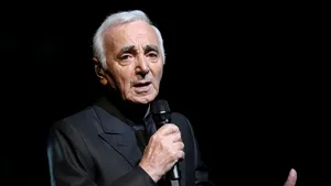 Concertul lui Charles Aznavour, programat pentru 20 februarie, a fost amânat pentru 28 aprilie - VIDEO