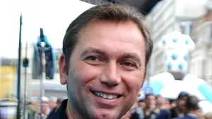 Fostul director sportiv al lui Lance Armstrong scrie o carte cu versiunea sa despre evenimente