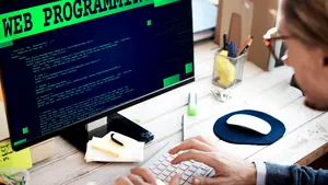 Trend inversat al migraţiei în 2020. The Economist scrie că un post de dezvoltator IT în Bucureşti întrece un job similar în Bruxelles. „Pieţele muncii din Europa de Est sunt fierbinţi”