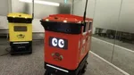 Turiștii se opresc să le fotografieze: coșuri de gunoi robotizate fac senzație într-o gară din Tokyo
