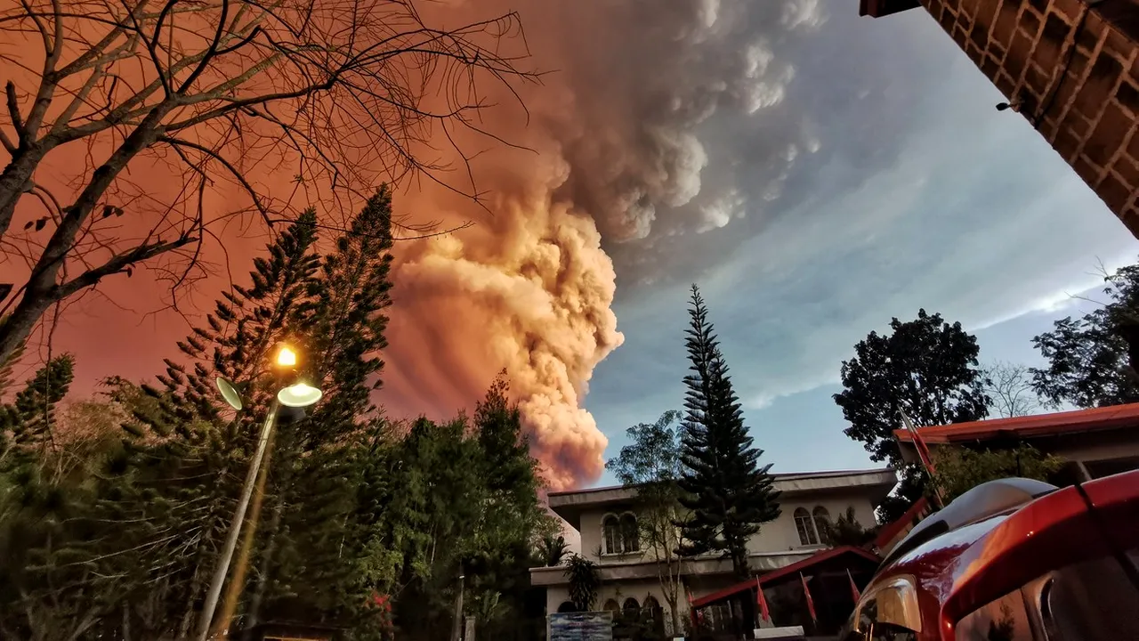 VIDEO | Autorităţile filipineze, în alertă. Vulcanul Taal ar putea erupe în orice moment / Peste 450.000 de pesoane vor fi evacuate