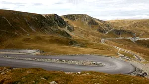 Restricţii de circulaţie la sfârşitul săptămânii pe Transalpina, către staţiunea Rânca