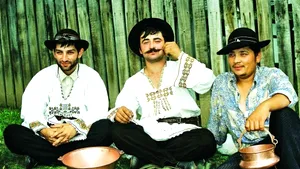 Cioloş, la Ziua dezrobirii romilor: Au rămas în mentalitatea noastră multe urme ale acelei perioade. Iohannis: Emanciparea romilor, deşi juridic şi politic îndeplinită, a rămas incompletă. VIDEO