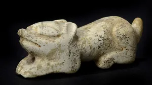 Un pensionar a dat peste un „breloc” ciudat, uitat într-un sertar. Când l-a evaluat, bărbatul a avut surpriza vieţii: poate deveni multimilionar