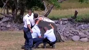 DISPARIŢIA zborului MH370: Anchetatorii se întâlnesc la Paris, înainte de expertiza fragmentului de Boeing 777