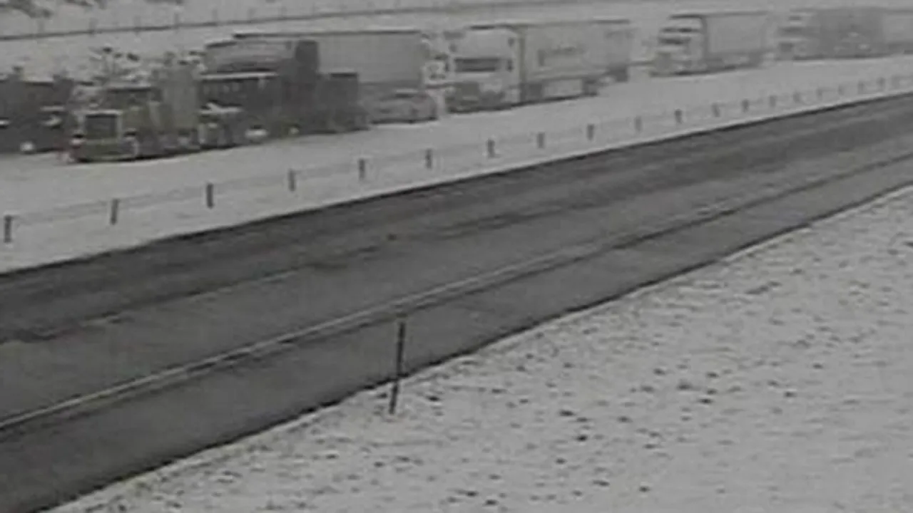 Accidente cu zeci de maşini şi circulaţie în condiţii de iarnă în statul american Wyoming