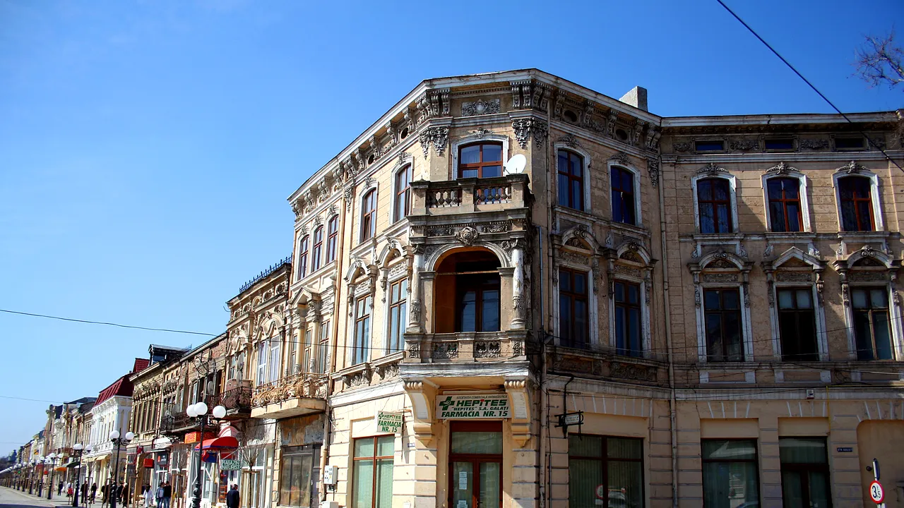Impozite uriaşe pe clădirile lăsate în paragină într-un oraş din ţară