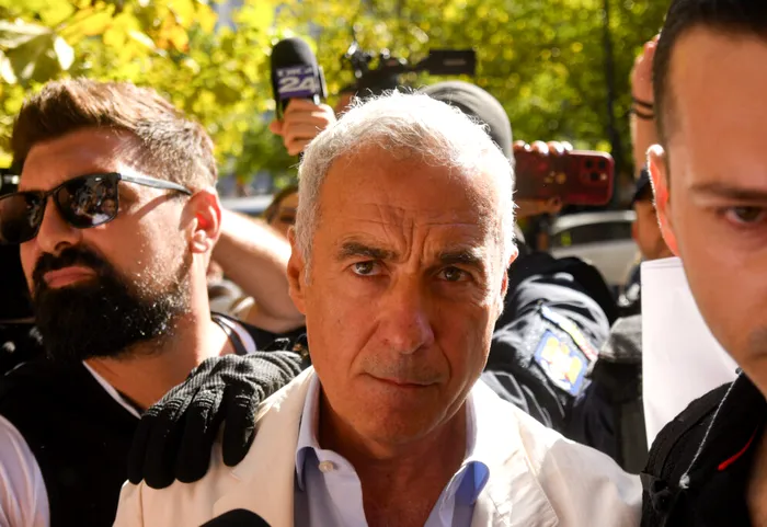LIVE UPDATE Călin Georgescu, dus la DIICOT după aproape nouă ore de percheziții | Schema Rețelei Migom-Rusia-România | Declarații în premieră ale denunțătorului lui C.G. | Aparat de bruiaj găsit în mașina lui Călin Georgescu (GALERIE FOTO ȘI VIDEO)