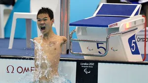 Zheng Tao, înotătorul fără braţe, a câştigat 4 medalii de aur la Jocurile Paralimpice