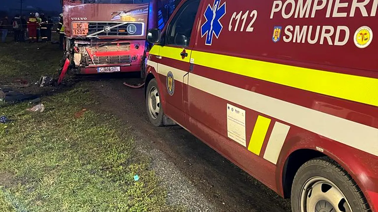 Alertă în Bistriţa-Năsăud din cauza unui accident grav dintre un autocar şi o autocisternă. O persoană a decedat