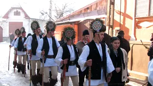 Tradiţii de Crăciun: Întrunirea cetelor de juni de la Sălişte în a patra zi de Crăciun, tradiţie păstrată din 1895 - GALERIE FOTO