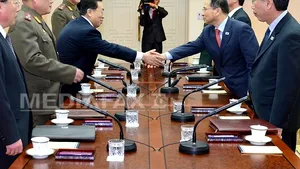 Cele două Corei au reluat negocierile. Reunirea familiilor despărţite, menţinută în pofida tensiunilor