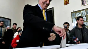 Tăriceanu a votat cu cartea de identitate