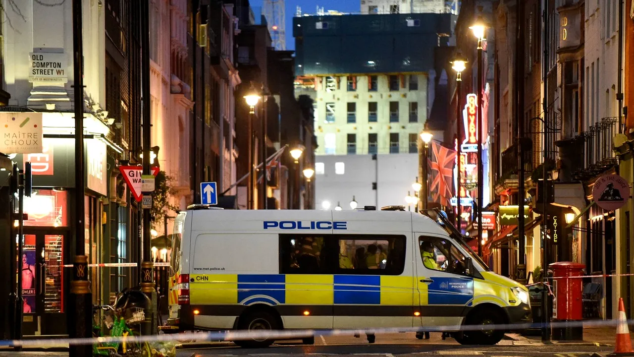 Mii de londonezi, evacuaţi după ce o bombă din al Doilea Război Mondial a fost descoperită în centrul oraşului. FOTO