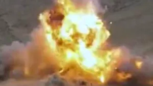 Imagini şocante: Un copil aruncă în aer trei ostatici, într-o înregistrare a reţelei teroriste Stat Islamic - VIDEO