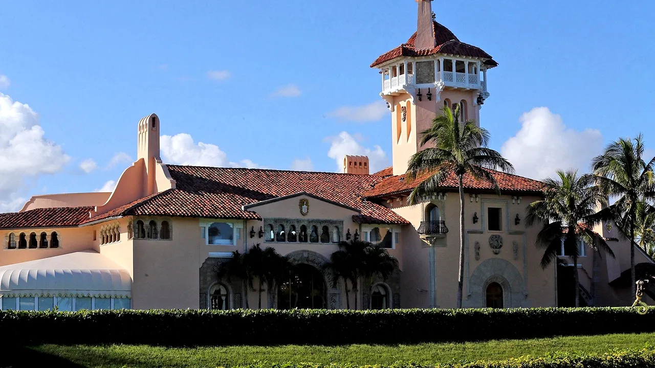 Agenţi FBI au descins la reşedinţa lui Donald Trump din Mar-a-Lago, Florida 