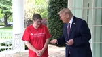 Trump oferă 100 de dolari bacșiș unui livrator DoorDash la Casa Albă
