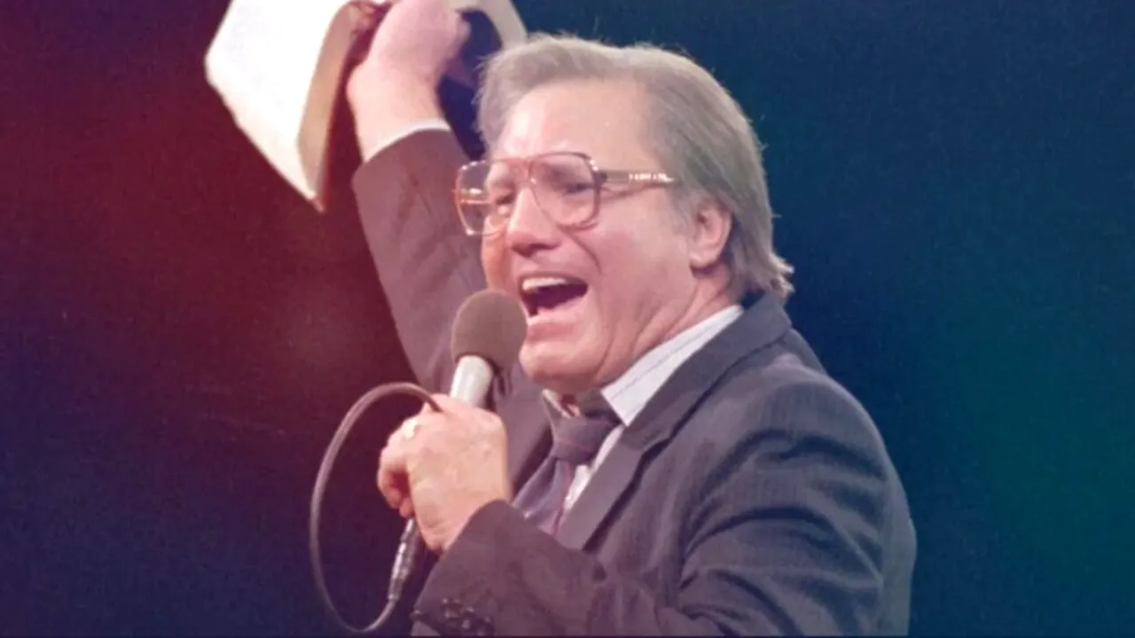 Televangelistul Jimmy Swaggart, a cărui carieră a fost distrusă de scandaluri legate de prostituție, a murit