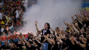 România - Kosovo 2-0, meci pe care naţionala a riscat să îl piardă la masa verde / Jocul a fost întrerupt de un banner cu tentă politică / Tricolorii au evoluat o repriză cu om în plus şi au irosit un penalty 