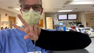 Un asistent din linia întâi a fost găsit mort în maşina personală, din cauza unei supradoze