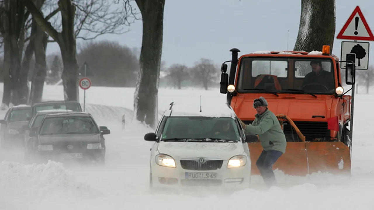 Traficul rutier din nordul Germaniei, aproape paralizat din cauza furtunilor de zăpadă - GALERIE FOTO