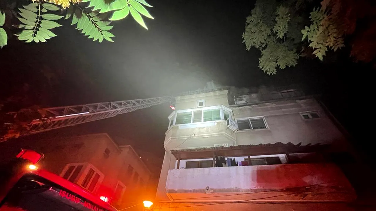 Incendiu într-un bloc din Bucureşti. Zeci de persoane, evacuate, trei au primit îngrijiri medicale