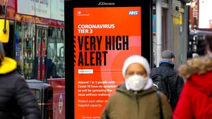 Noua tulpină a virusului SARS-CoV-2 „s-ar putea răspândi mai rapid”. Specialiştii din Marea Britanie cer măsuri urgente