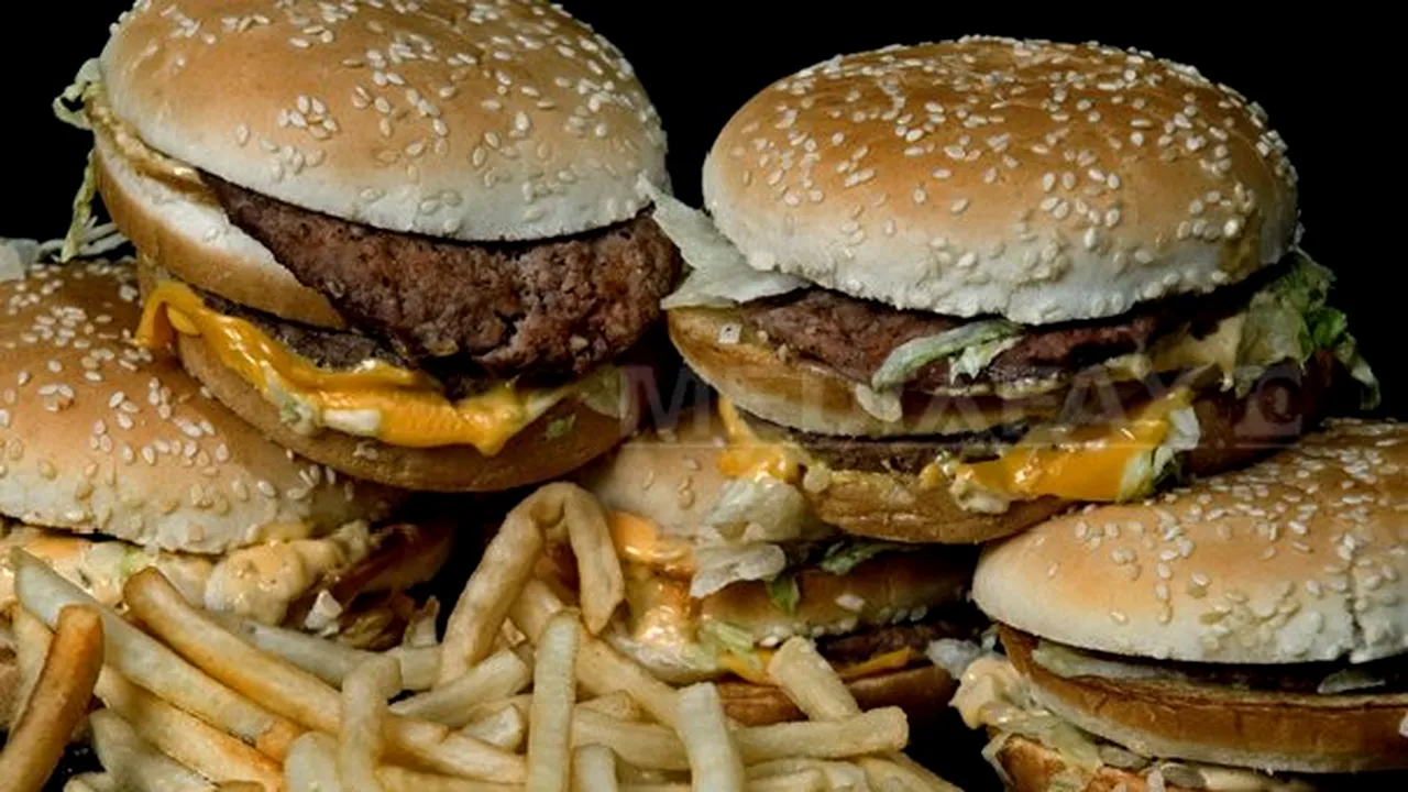 Îmbrăţişările, acceptate ca mijloc de plată, într-un cunoscut lanţ de magazine fast-food