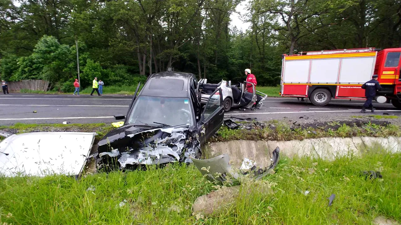 Accident teribil pe DN1: Trei persoane rănite, dintre care două încarcerate, după ce două maşini s-au ciocnit | FOTO