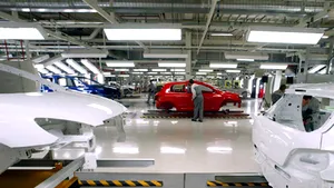 Peugeot reduce masiv producţia