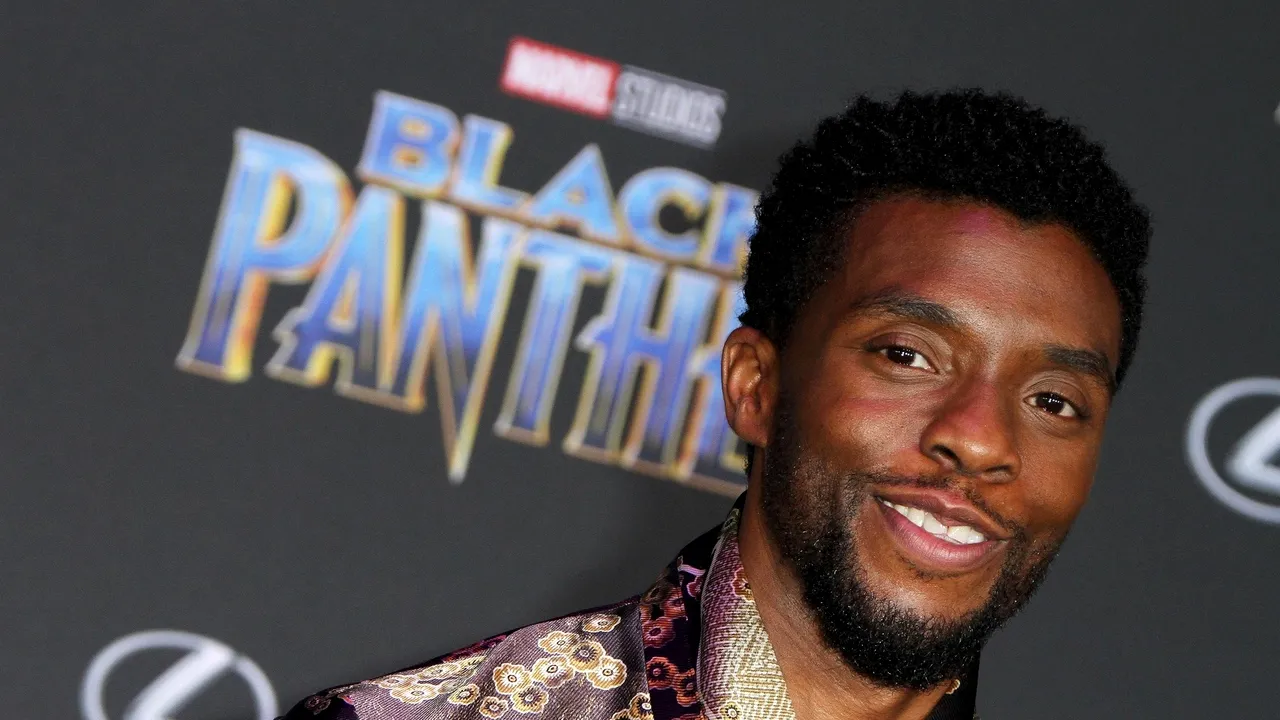 Reacţiile starurilor Marvel la moartea lui Chadwick Boseman, „Black Panther”. „Familia Marvel îi plânge moartea şi este profund îndurerată”