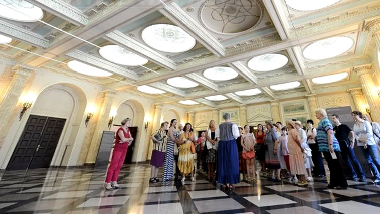 Vizite ghidate, sâmbătă şi duminică, în spaţiile istorice ale Palatului Regal