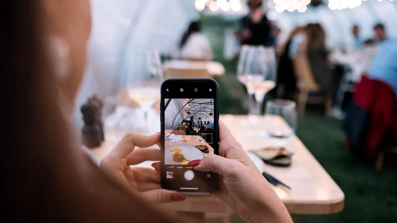 Pandemia reinventează restaurantele şi duce experienţa culinară în spaţii nonconformiste
