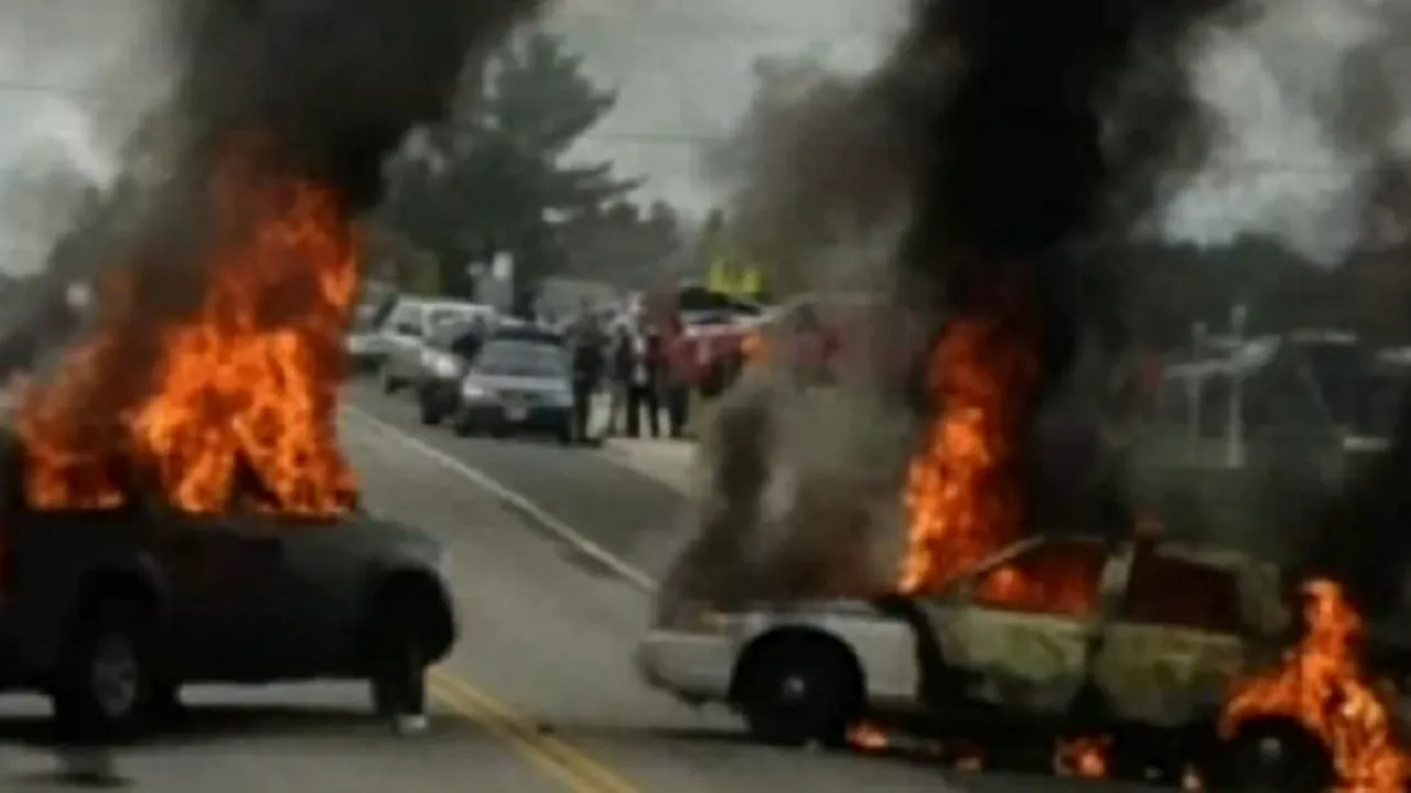 CONFRUNTĂRI VIOLENTE în Canada, între poliţie şi opozanţii exploatării gazelor de şist. Manifestanţii au aruncat cocteiluri Molotov. Cel puţin 40 de persoane au fost arestate - VIDEO