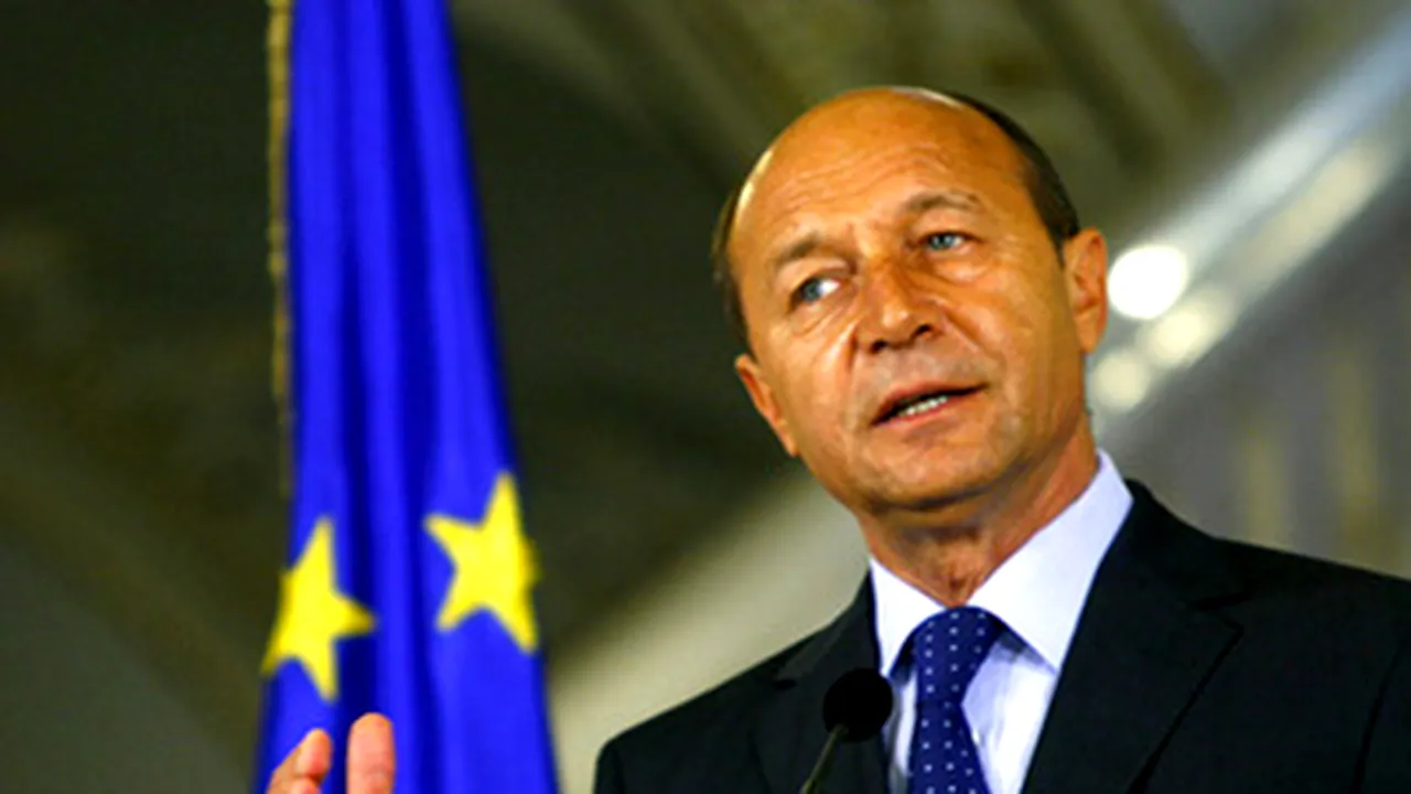 Avionul care îl transportă pe Băsescu, blocat la Strasbourg timp de 40 de minute