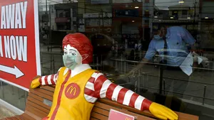Angajaţii McDonald's au raportat agresiuni verbale şi fizice atunci când le-au cerut clienţilor să poarte mască. În ce ţară s-a întâmplat